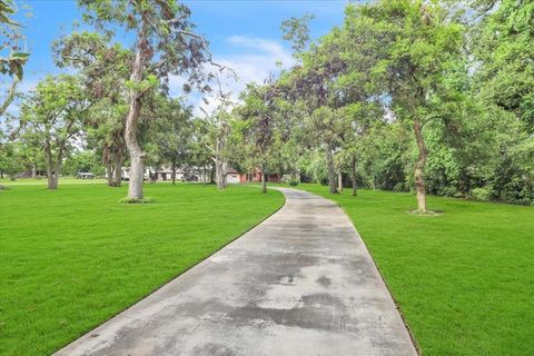 A home in Clute