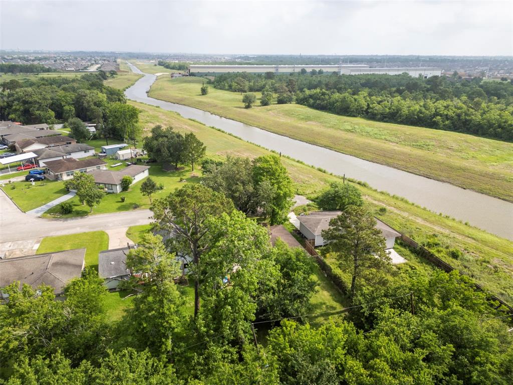 915 Temple Drive, Hitchcock, Texas image 22