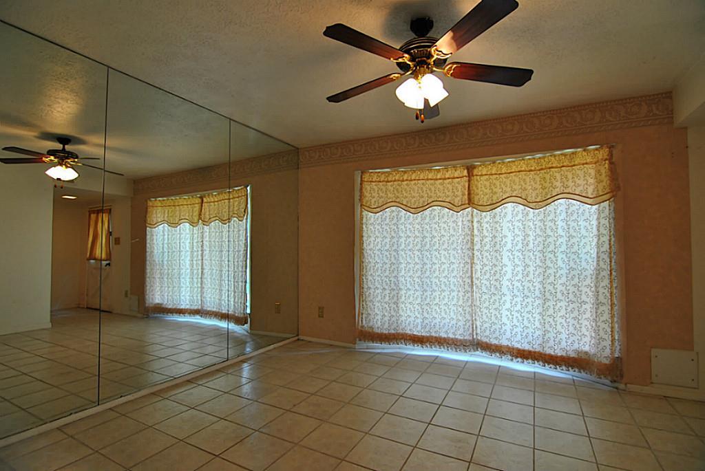 7040 Jetty Lane, Houston, Texas image 4