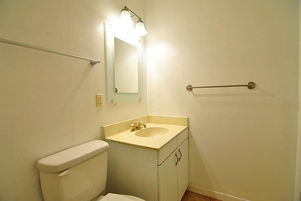 7040 Jetty Lane, Houston, Texas image 6