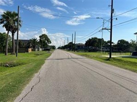 Vacant Land For Sale - LOTS 43-44 16th Street<br/> San Leon, TX 77539