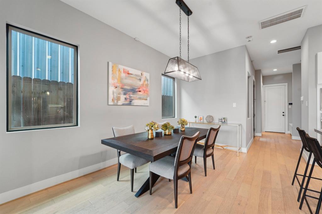 Houston, Texas 77007, United States, 3 Bedrooms Bedrooms, ,3 BathroomsBathrooms,Residential,Pending,23533