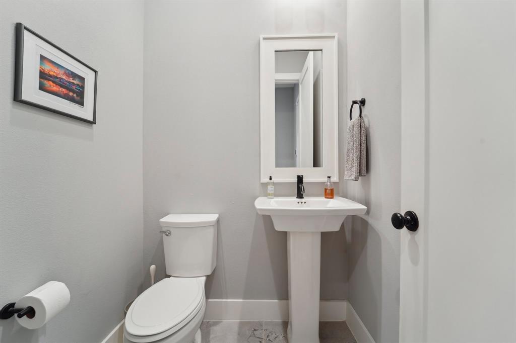 Houston, Texas 77007, United States, 3 Bedrooms Bedrooms, ,3 BathroomsBathrooms,Residential,Pending,23533