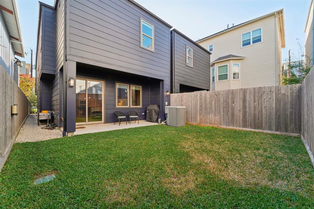 Houston, Texas 77007, United States, 3 Bedrooms Bedrooms, ,3 BathroomsBathrooms,Residential,Pending,23533