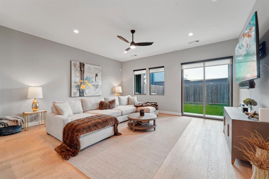 Houston, Texas 77007, United States, 3 Bedrooms Bedrooms, ,3 BathroomsBathrooms,Residential,Pending,23533