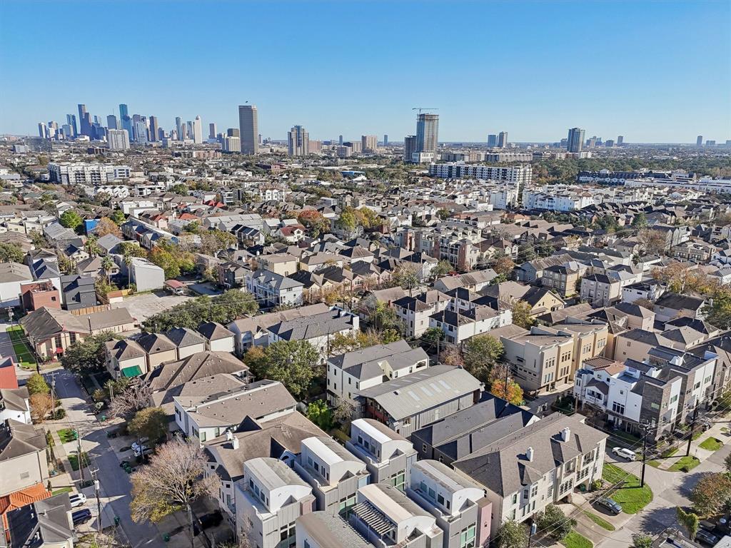 Houston, Texas 77007, United States, 3 Bedrooms Bedrooms, ,3 BathroomsBathrooms,Residential,Pending,23533