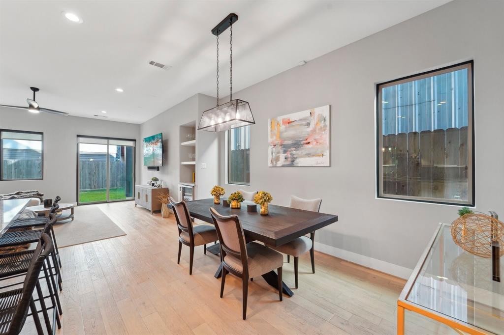 Houston, Texas 77007, United States, 3 Bedrooms Bedrooms, ,3 BathroomsBathrooms,Residential,Pending,23533