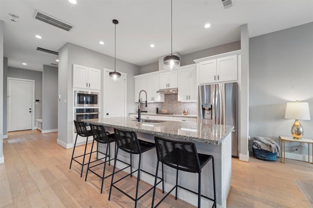 Houston, Texas 77007, United States, 3 Bedrooms Bedrooms, ,3 BathroomsBathrooms,Residential,Pending,23533