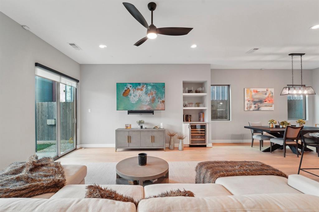 Houston, Texas 77007, United States, 3 Bedrooms Bedrooms, ,3 BathroomsBathrooms,Residential,Pending,23533