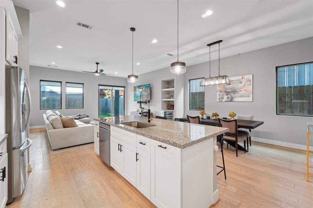 Houston, Texas 77007, United States, 3 Bedrooms Bedrooms, ,3 BathroomsBathrooms,Residential,Pending,23533