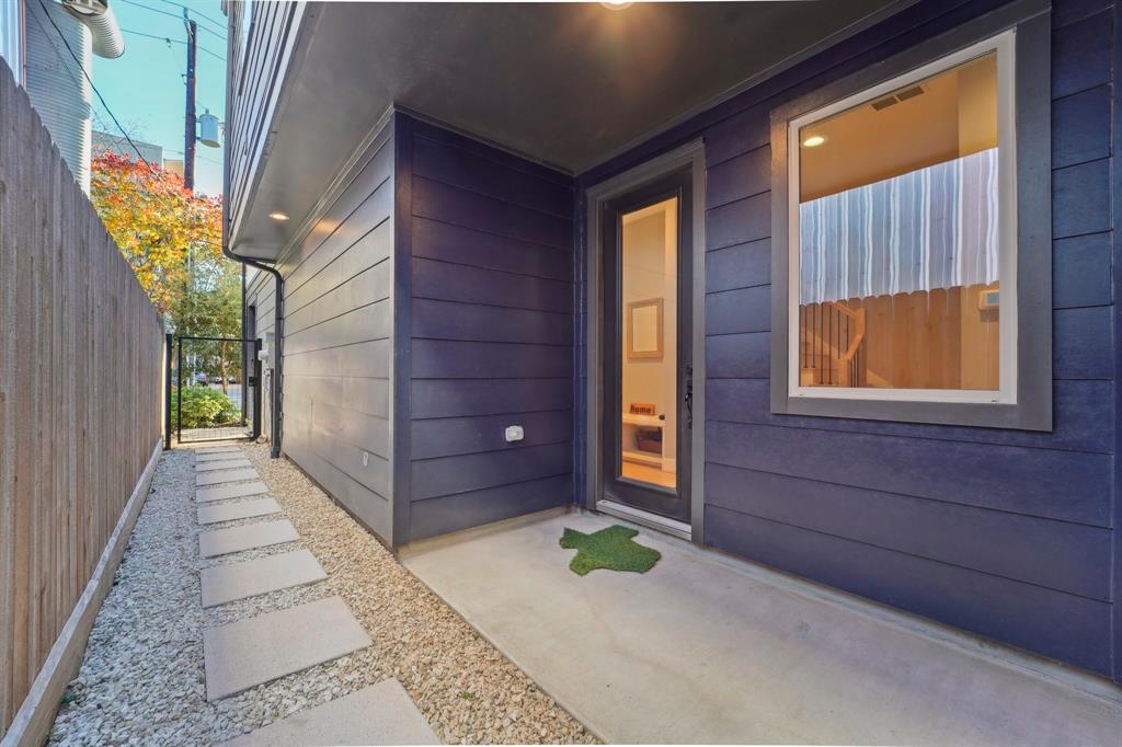 Houston, Texas 77007, United States, 3 Bedrooms Bedrooms, ,3 BathroomsBathrooms,Residential,Pending,23533