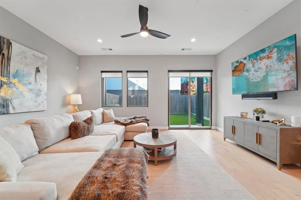 Houston, Texas 77007, United States, 3 Bedrooms Bedrooms, ,3 BathroomsBathrooms,Residential,Pending,23533