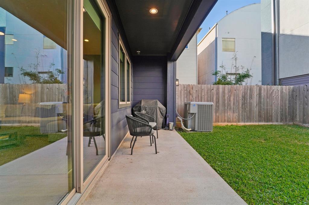 Houston, Texas 77007, United States, 3 Bedrooms Bedrooms, ,3 BathroomsBathrooms,Residential,Pending,23533