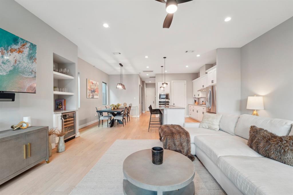 Houston, Texas 77007, United States, 3 Bedrooms Bedrooms, ,3 BathroomsBathrooms,Residential,Pending,23533