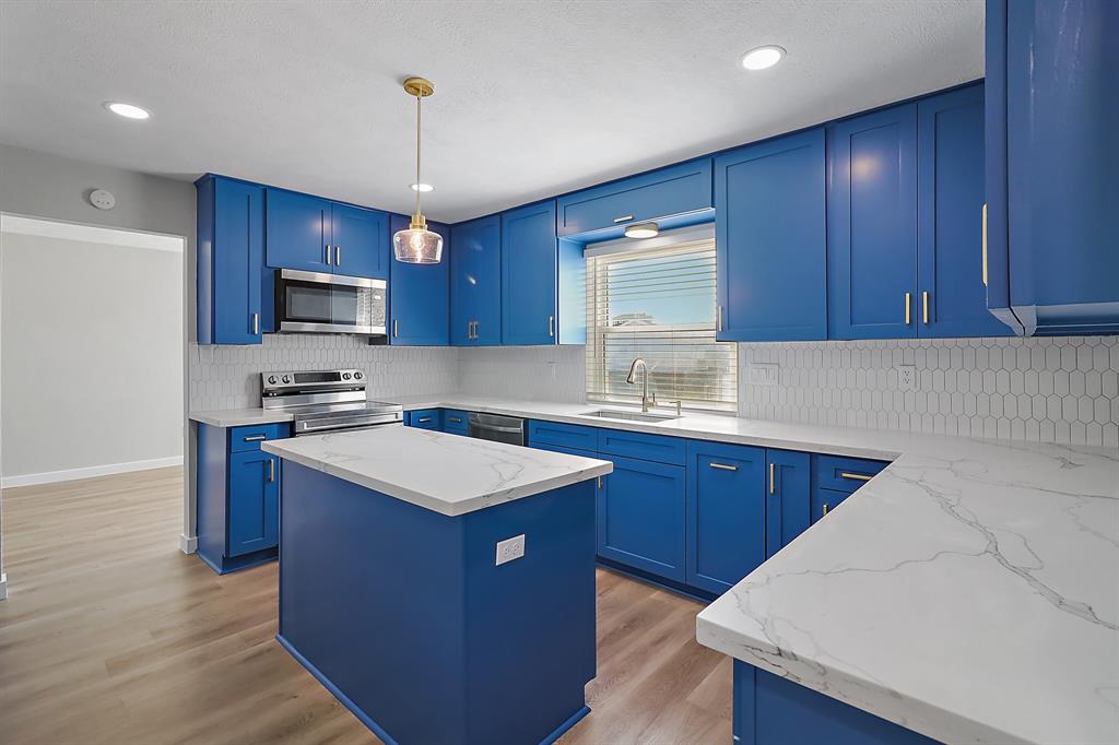 334 Admiral cir Circle