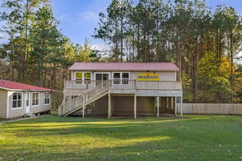 A home in San Augustine