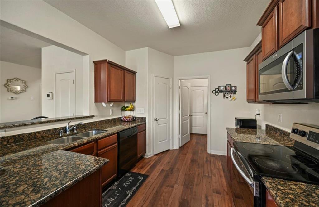4827 Monarch Falls Lane, Richmond, Texas image 2