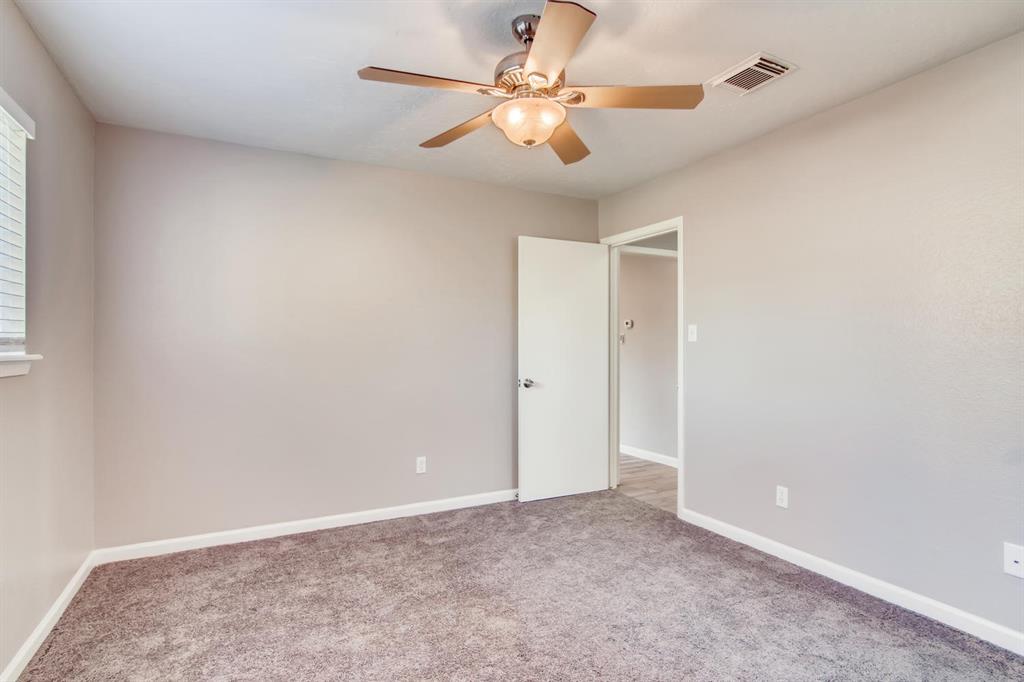304 Lisa Court, Friendswood, Texas image 6