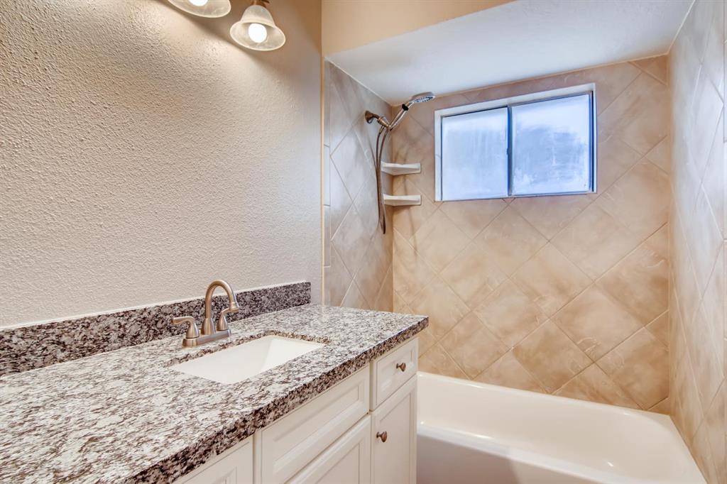 304 Lisa Court, Friendswood, Texas image 10