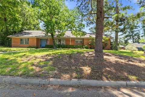 Photo of 2115 Avenue O, Huntsville, TX 77340 (MLS # 24521019)