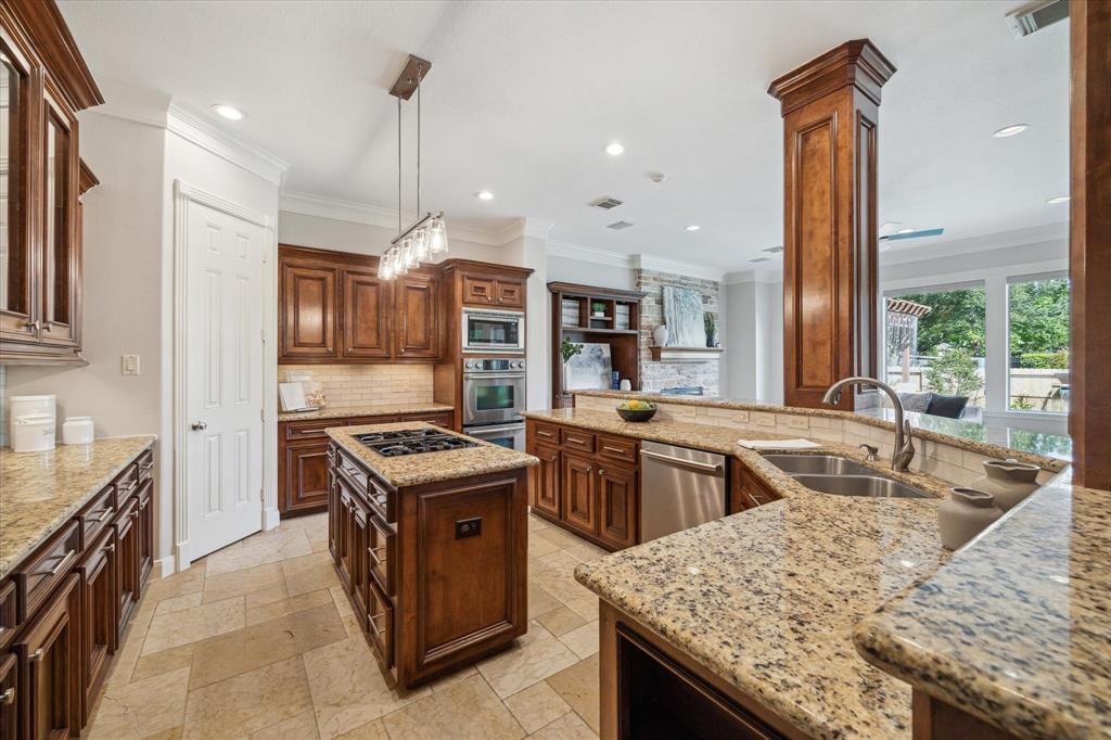 6011 Running Creek Court, Kingwood, Texas image 11