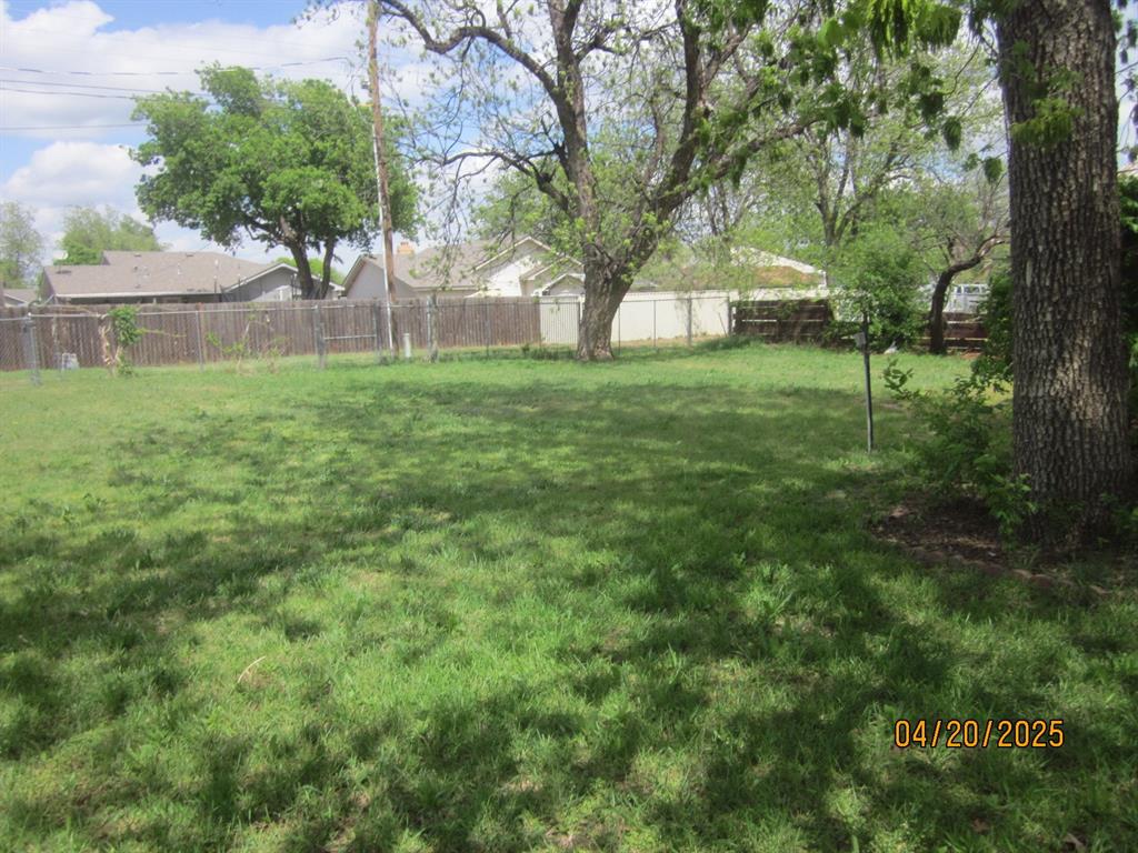 406 Avenue G, Childress, Texas image 4