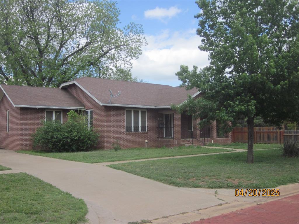 406 Avenue G, Childress, Texas image 1