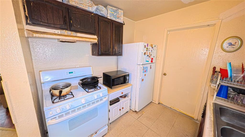 9822 Balsam Lane, Houston, Texas image 7