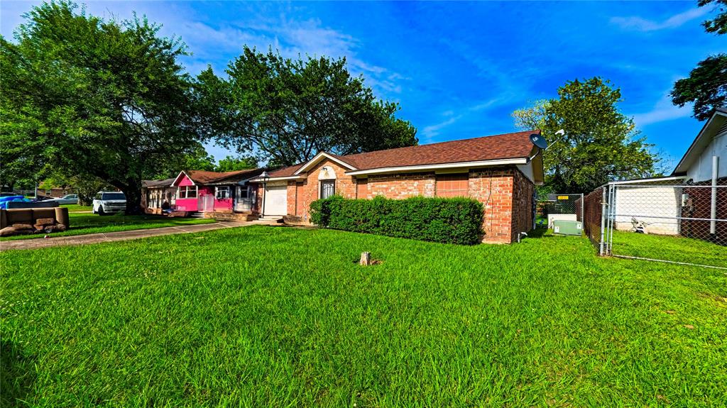 9822 Balsam Lane, Houston, Texas image 2