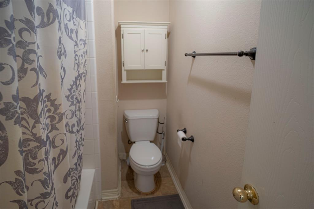 5005 Willow Point Drive, Conroe, Texas image 11