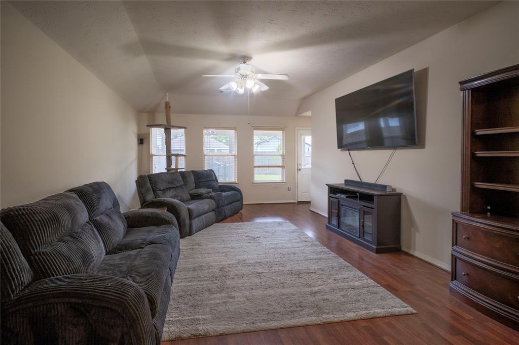 5005 Willow Point Drive, Conroe, Texas image 4