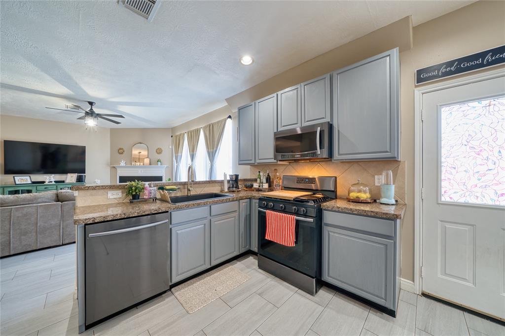 5407 Thyme Lane, Baytown, Texas image 17