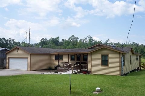 Photo of 317 Hickory Drive E, Livingston, TX 77351 (MLS # 30390967)
