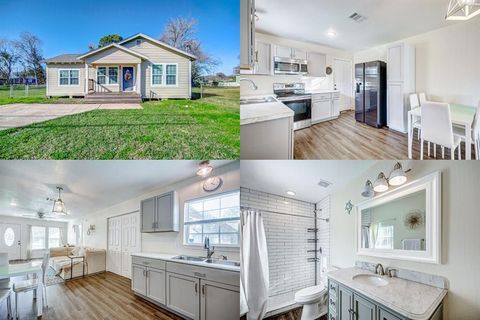 Single Family Residence in Texas City TX 6102 Anderson Street.jpg