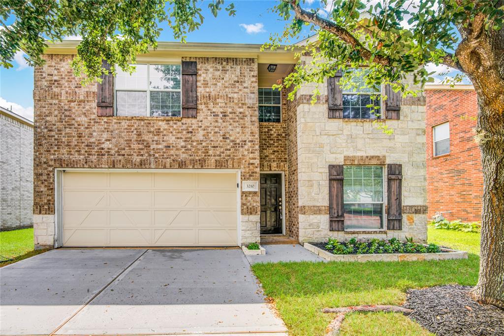 3210 Trail Hollow Drive, Pearland, Texas image 2