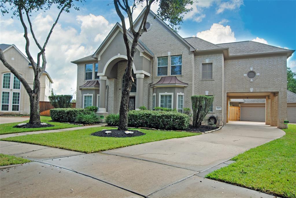 5407 Dunston Court, Sugar Land, Texas image 2