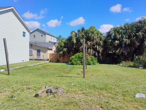 Photo of 5928 Avenue T 1/2, Galveston, TX 77551 (MLS # 92144568)