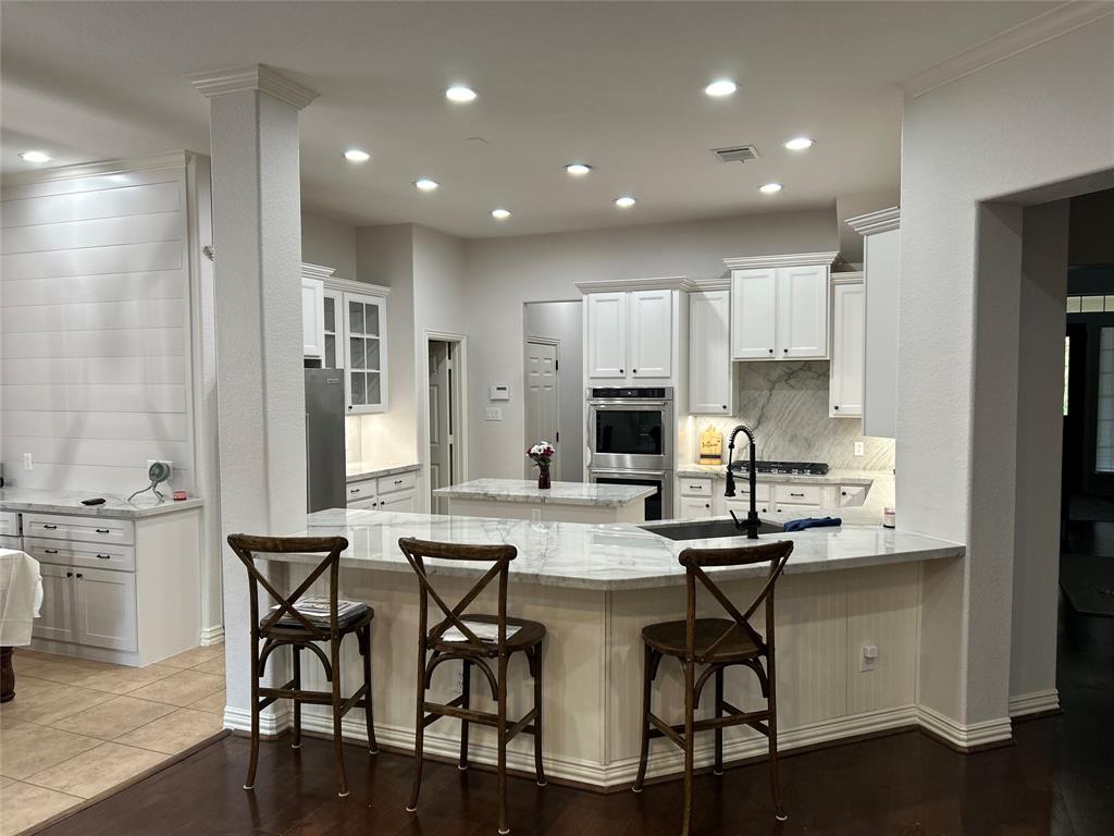 6 Lovenote Court, The Woodlands, Texas image 2
