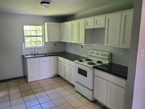 Photo of 4833 Alvin Street, Houston, TX 77033 (MLS # 29072468) Photo of 4833 Alvin Street, Houston, TX 77033 (MLS # 29072468)