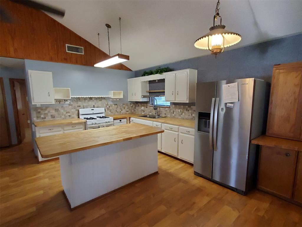 202 Beaver Den Drive, Coldspring, Texas image 7