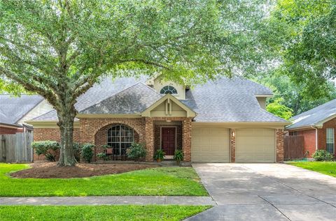 Single Family Residence in Pearland TX 2910 Bentley Court.jpg
