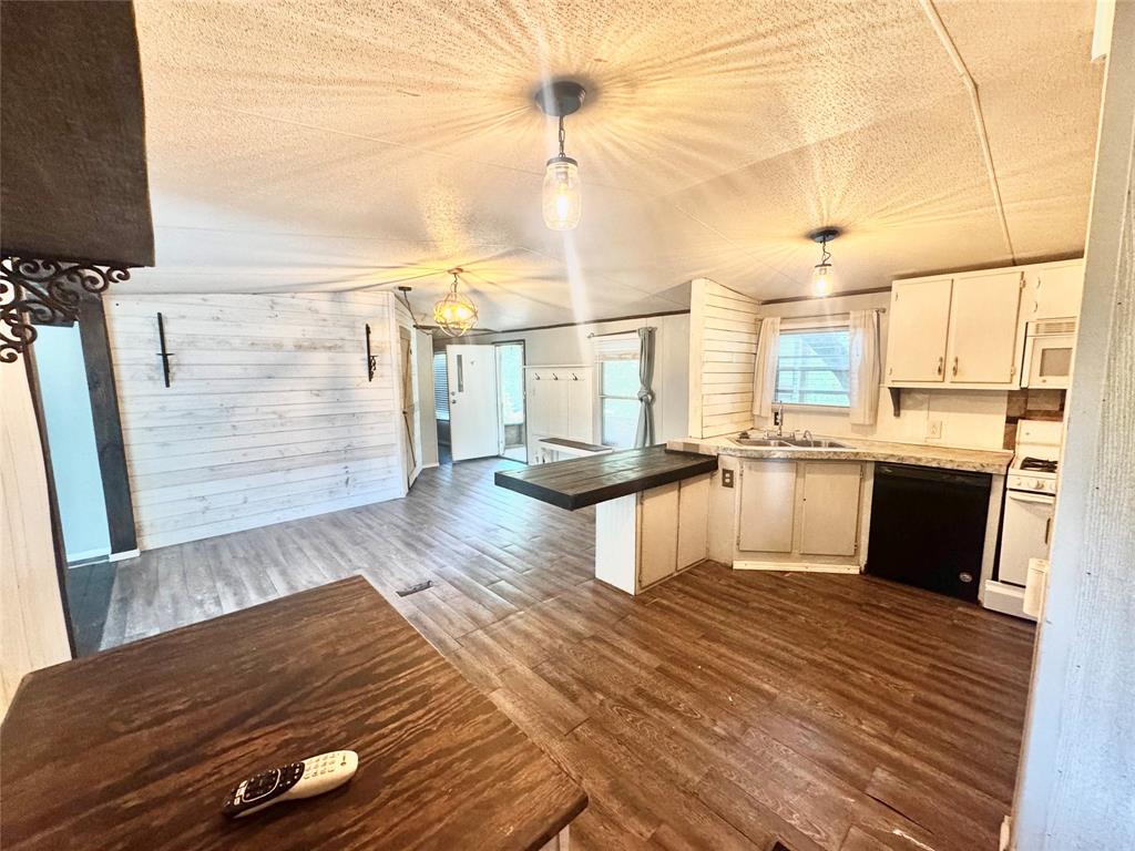 702 S Pine Hill Street, Pinehurst, Texas image 6