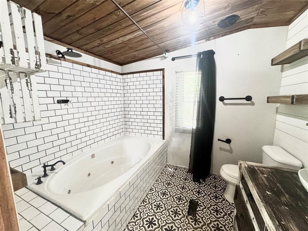 702 S Pine Hill Street, Pinehurst, Texas image 12