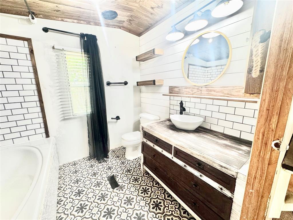 702 S Pine Hill Street, Pinehurst, Texas image 10