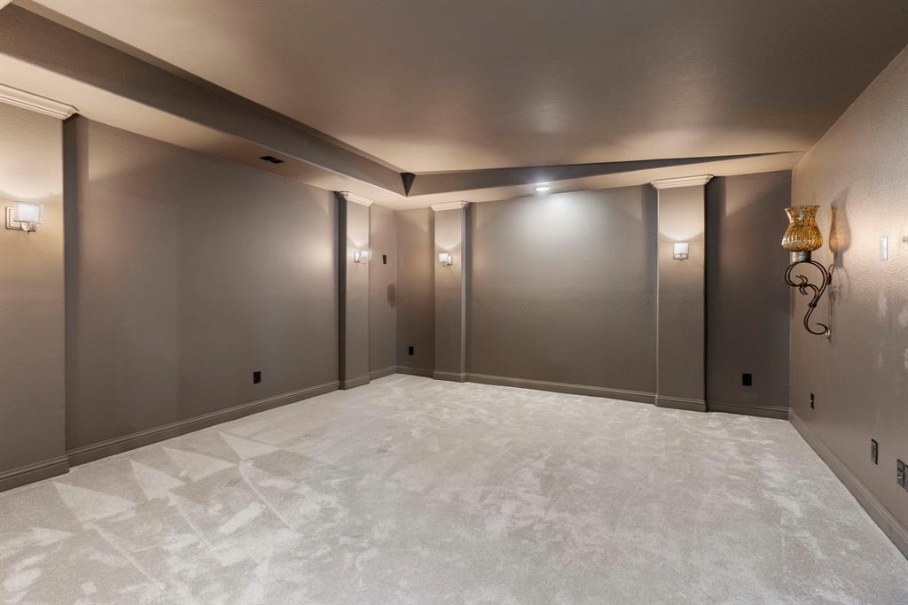 74 N Curly Willow Circle, Tomball, Texas image 32