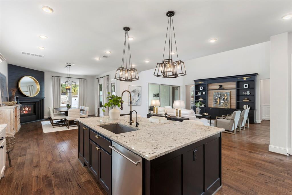 74 N Curly Willow Circle, Tomball, Texas image 9