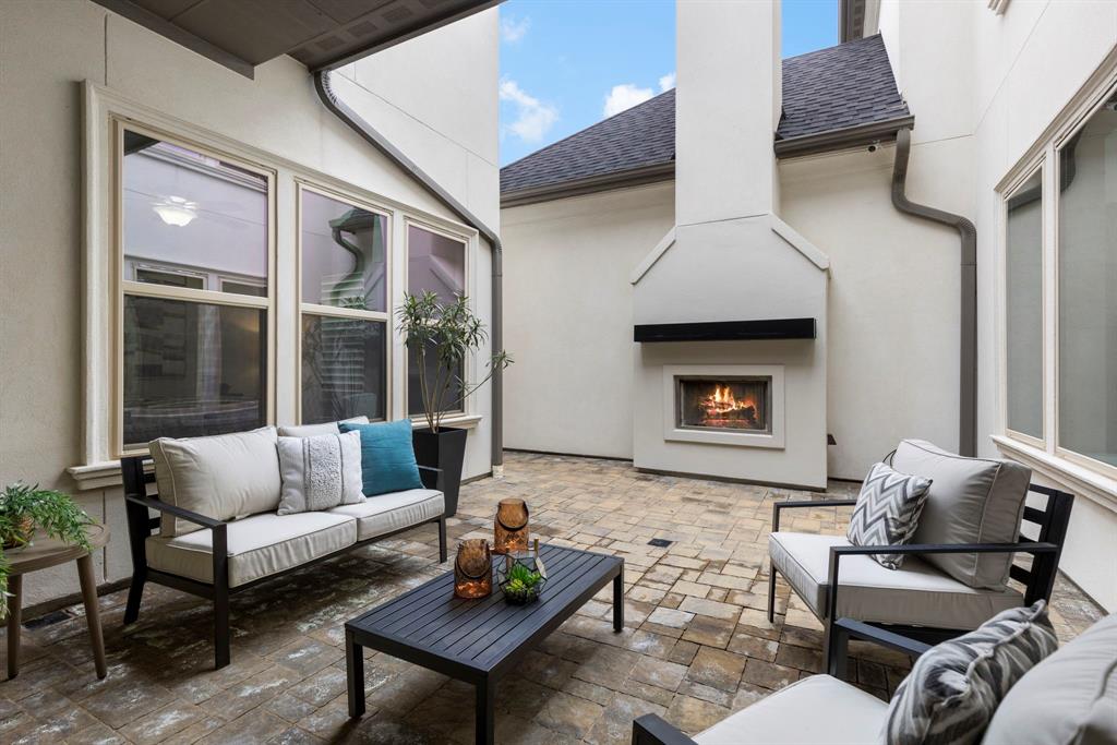 74 N Curly Willow Circle, Tomball, Texas image 30