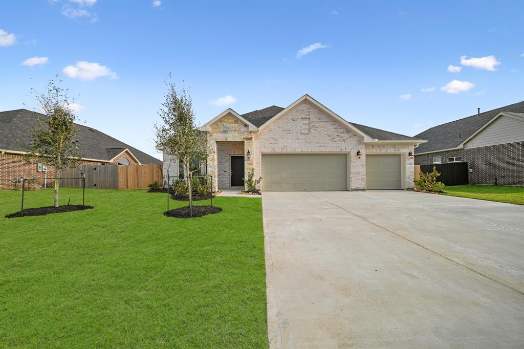 12010 Champions Forest Dr, Mont Belvieu, Texas image 1