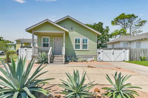 5008 Avenue O 1/2 Galveston TX 77551
