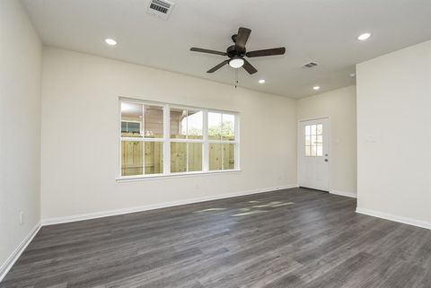 Single Family Residence in Houston TX 2822 Pine Estate Lane 6.jpg